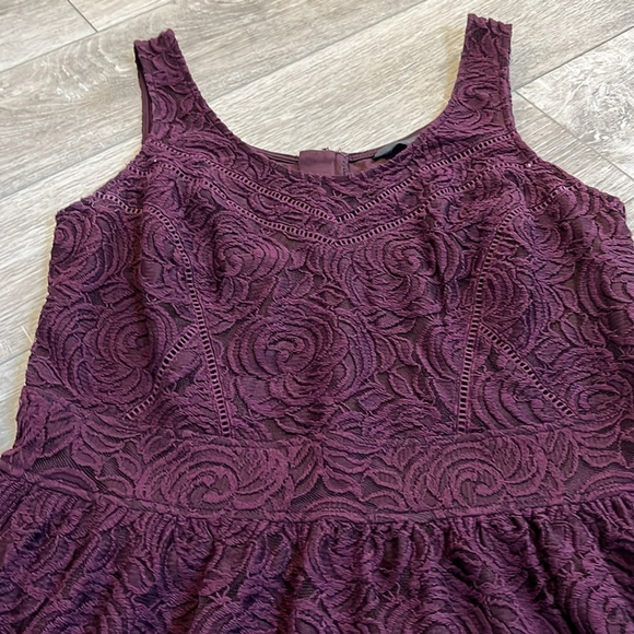VINTAGE Sleeveless Lace Dress, Rose Motif, Burgundy Wine Merlot Plum, Size 12-14 - Picture 9 of 14